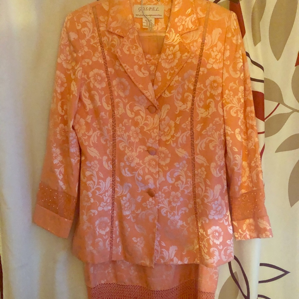 Women 2 Piece pinkish/orange suite